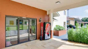 Motel 6 Cartersville, GA - Image 2
