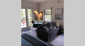 East Melbourne City Studio - Amazing Location & Sunny Charm - Image 2