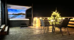 Burtree Country House, Tipi's, Treehouse & Lodge & house rooms with hot tubs in a private garden - Image 5