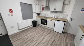 Premier Studios Nottingham - Tring Vale - Image 3