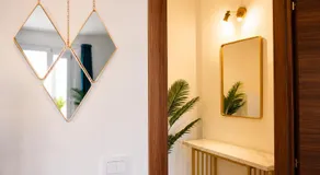 Monolocale elegante con design moderno e atmosfera tropical chic - Image 5