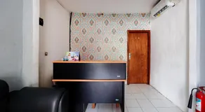 RedDoorz Syariah Plus near Jatiwarna Toll Gate - Image 4