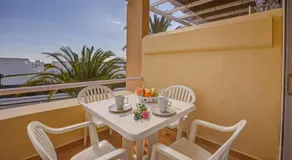 Private Terrace Home - Pool and Wifi - Image 4