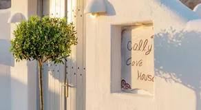Fira-Cave-Sleeps 13-Parking-Pool-Pet Friendly - Image 4