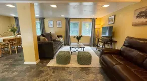 Nothing Fancy Older Pet Friendly Home near I 95 - Image 3