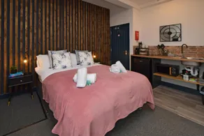 Stay @ Shobnall Rooms & Studios Burton - Image 2