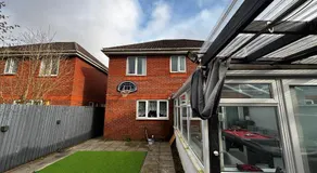 Semi Detached City Retreat - Jacuzzi - Pool Table - Driveway Parking - Image 5