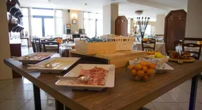 Falcon Hotel - Image 4