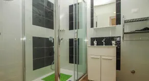 4 Stars Apartments-Pikula - Image 2