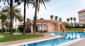 Apartamento con terraza, vistas al jardín y piscina, junto a playa y golf - Image 3