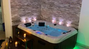 Le Cosily jacuzzi et sauna privatif - Image 3
