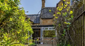 Honeystone Cottage, Stanton, Broadway - Sleeps 9 - Image 4