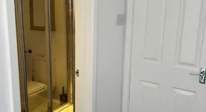 Cosy Flat Near Gatwick Free Parking - Image 4