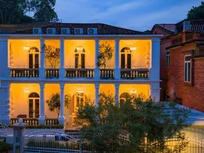 Yuhai Little White House Hotel - Image 5