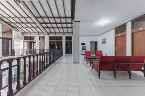 RedDoorz Syariah near Taman Kota Kuningan - Image 4