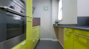 Apartamento Plaza de Castilla II - Urbano con Estilo y Funcional - Image 3
