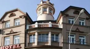Hotel Saloon - Image 5