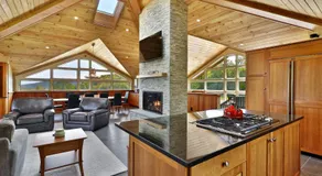 Vistas 92 - 4-Bedroom Luxury Ski On Ski Off Home with Hot Tub, Views, Amenity Center - Image 2