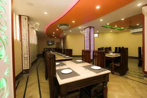 OYO Hotel Sky Blue - Image 3