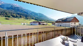 Family ski oasis with mountain view - Image 5