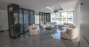 Lake Life Hotel - Image 3