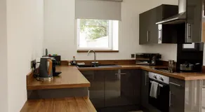 House of Juniper - Luxury Accessible Apartment - Image 3