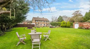 Designer Cottage with Parking - Esher Surrey - Pass the Keys - Image 5