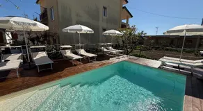 Home & Garden - Image 2