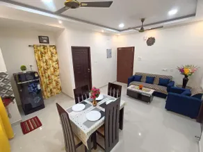 Spacious Dlx Room Near Vadapalani Murugan Temple - Image 5