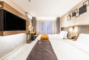 Home Inn Plus Qingdao Weihai Road Taidong Pedestrian Street - Image 3