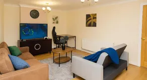 Modern 3BR Home Ideal for Work and Family - Image 2