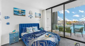 Luxury 1 Sized 1-Bed Apartment Overlooking Valentine Harbor - Image 2