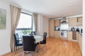 Stylish Garden View Apartment - Image 3