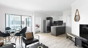 Chic Exec 2bdr 2bath -River,FREO,Parking,AC - Image 2