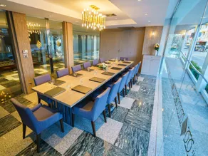 New Season Square Hotel - Image 4