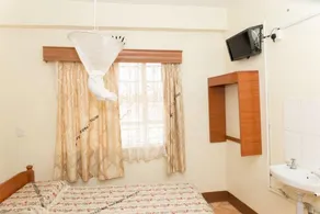 Sixty Two Paradise Hotel - Image 2