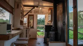 Shepherds Hut in enclosed field - Image 4