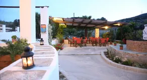 Oasis Rooms & Studios in Galissas - Image 4