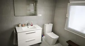 Suite privada con terraza y parking - Image 4