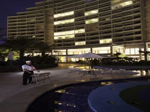Aloha Oceanfront Suite Resort - Image 4