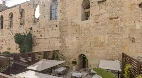 Leonis Restaurant & Rooms - Image 5