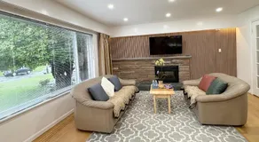 Oakridge Family Retreat - Spacious -Free Parking- Garden - Near Skytrain& YVR - Image 2
