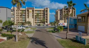 Throwback Vibes Near Beach Great Deck - Image 4