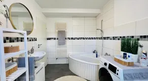 Ferienwohnung ländliche Atmosphäre Geräumig mit Arbeits und Parkplatz Küche Netflix perfekt für Gruppen - Image 5