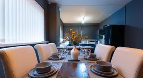 Hull Largest 5 Bedroom Hope home 2BR 8 Beds Garden, Games & Parking - Image 4