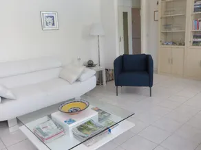 Detached villa with private swimming pool, enclosed garden and plenty of privacy - Image 5