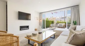 Townhouse in first line beach, Bahia de Marbella, Marbella - Image 2