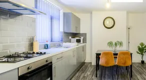 3 Bedroom Coventry House with Free Wi-fi, Large Garden and Driveway, By Passionfruitproperties - 52NRC - Image 5