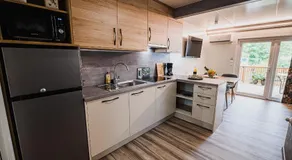 Gemütliche Camping-Unterkunft mit Terrasse und Grill - Image 3