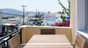 K & G Central Apartments Fira - Image 3